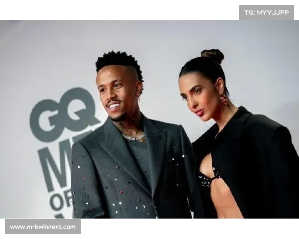 库尔图瓦夫妇惊艳亮相GQ颁奖典礼大长腿展现无与伦比的完美气质 库尔图瓦夫妇惊艳亮相GQ颁奖典礼大长腿展现无与伦比的完美气质