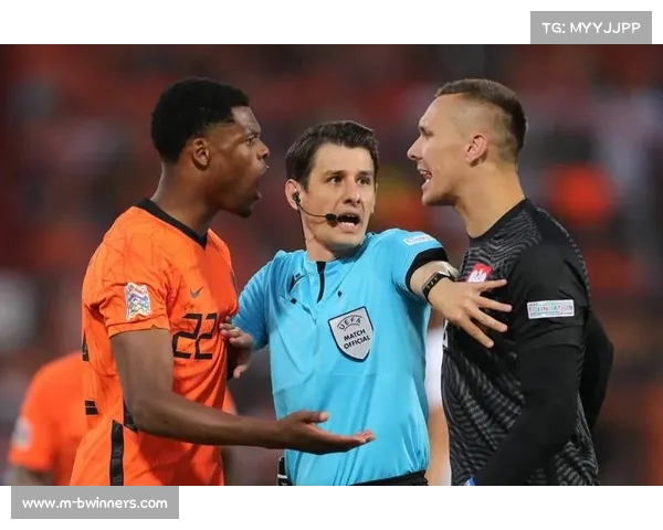 波兰队内奖金分配引发争议 球员间意见不合引发讨论 波兰队内奖金分配引发争议 球员间意见不合引发讨论