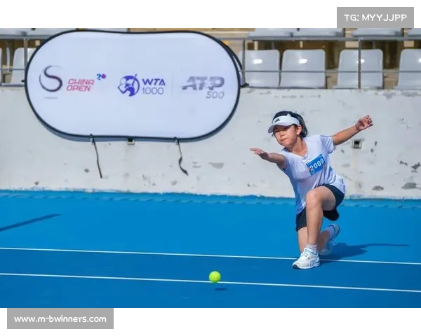 小球童背后的大影响力:他们在赛场上扮演的重要角色与贡献 小球童背后的大影响力:他们在赛场上扮演的重要角色与贡献